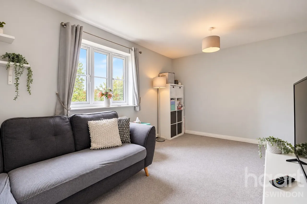 Callington Road, Swindon, SN25, photo 4