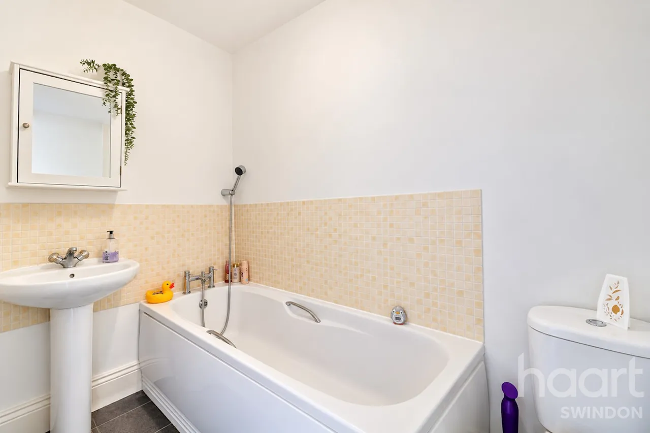 Callington Road, Swindon, SN25, photo 5