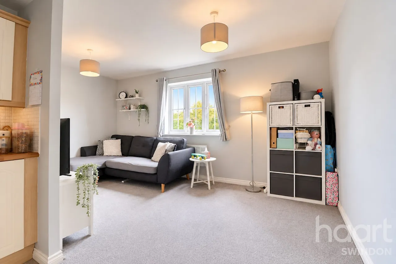 Callington Road, Swindon, SN25, photo 2