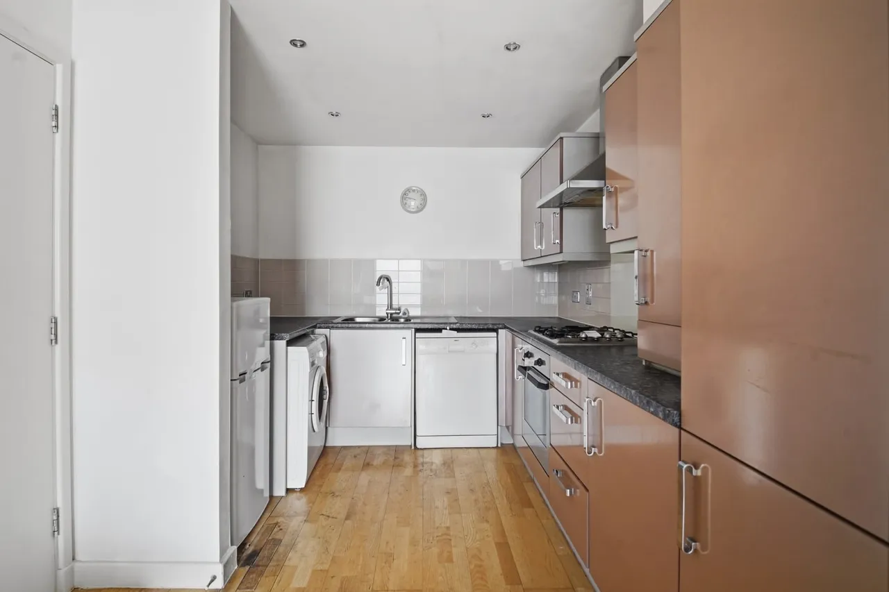 Poplar High Street, London, E14, photo 5