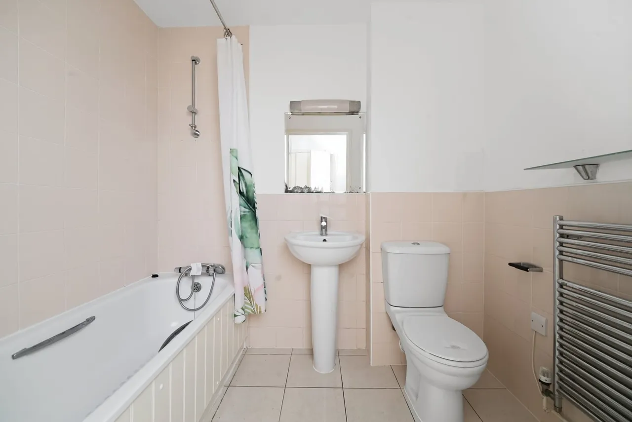 Poplar High Street, London, E14, photo 8