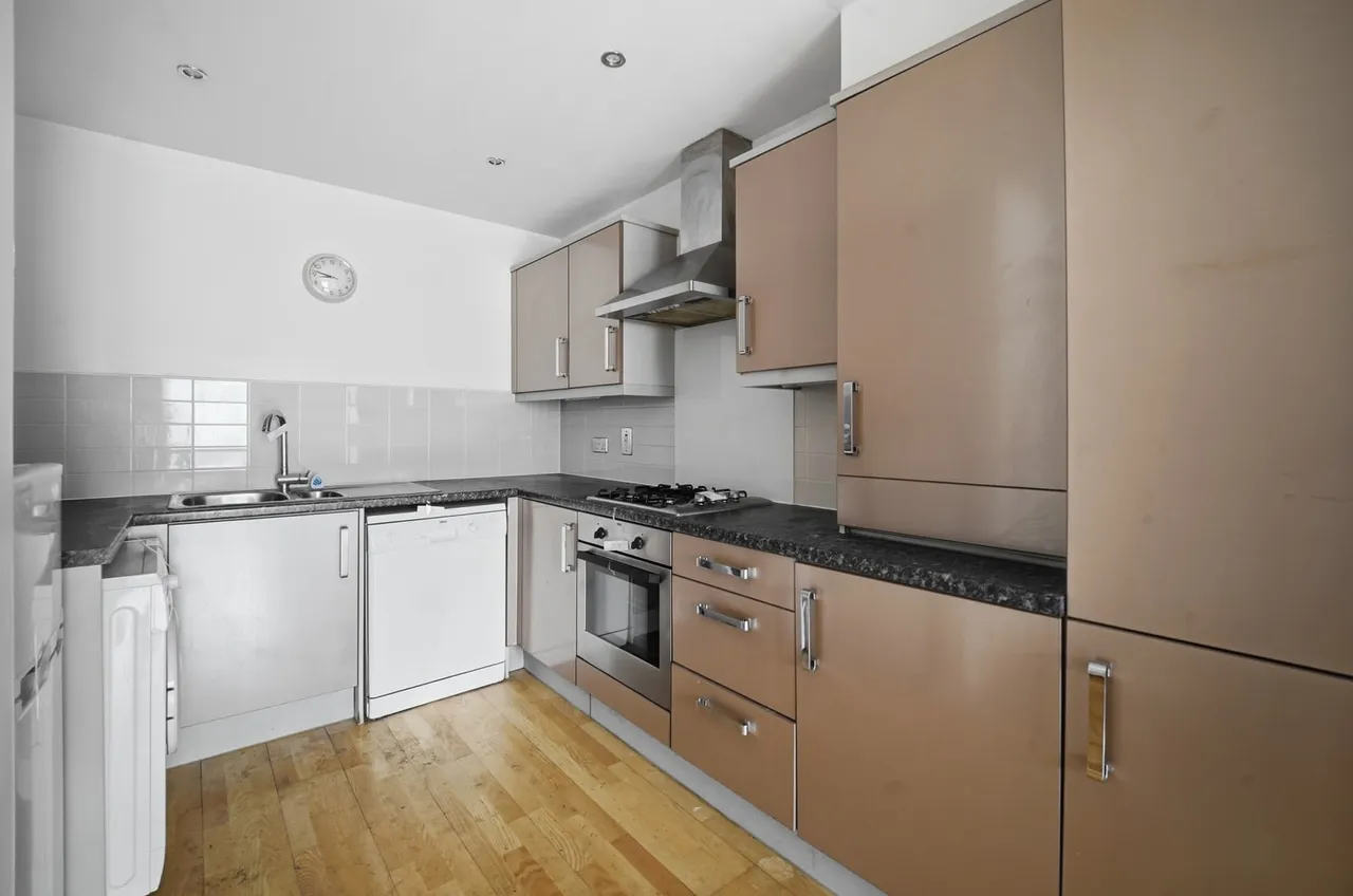 Poplar High Street, London, E14, photo 6