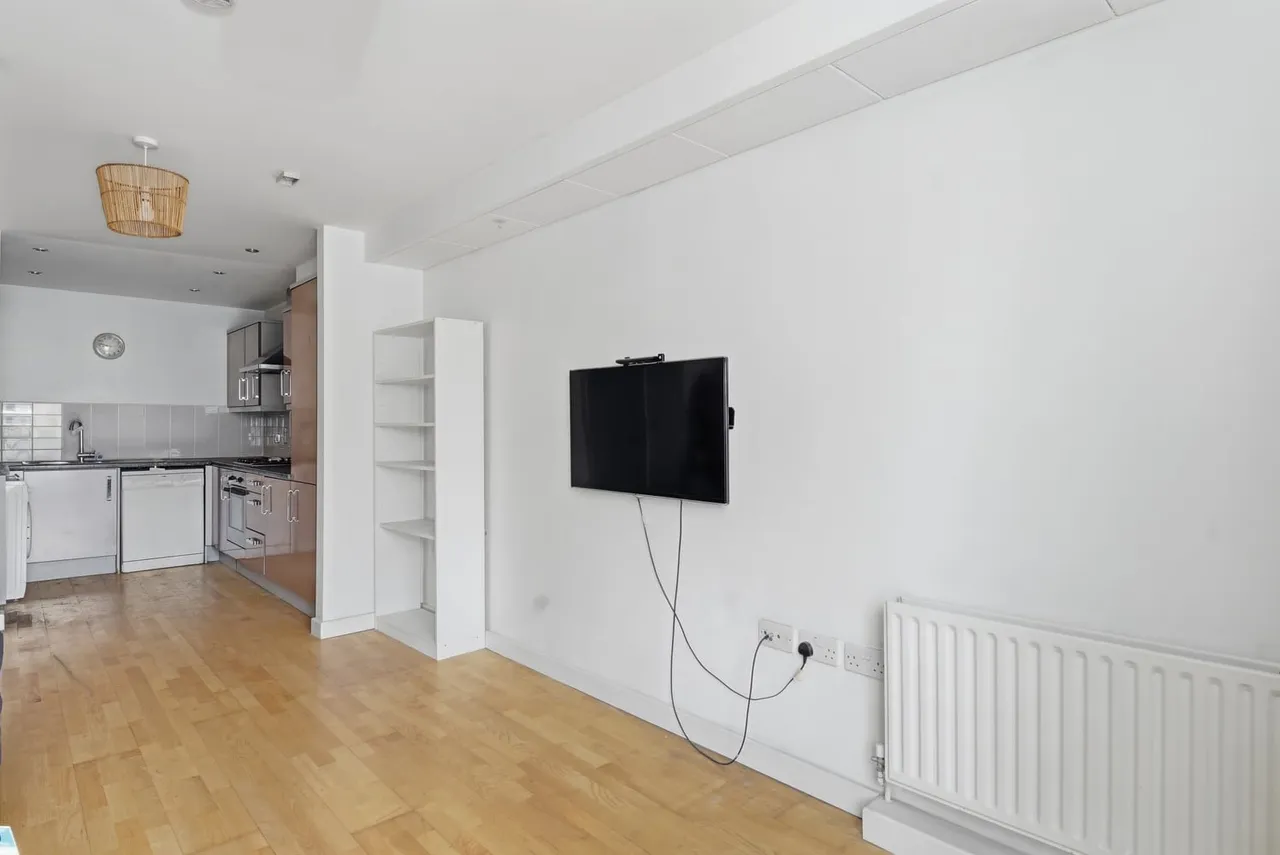Poplar High Street, London, E14, photo 3