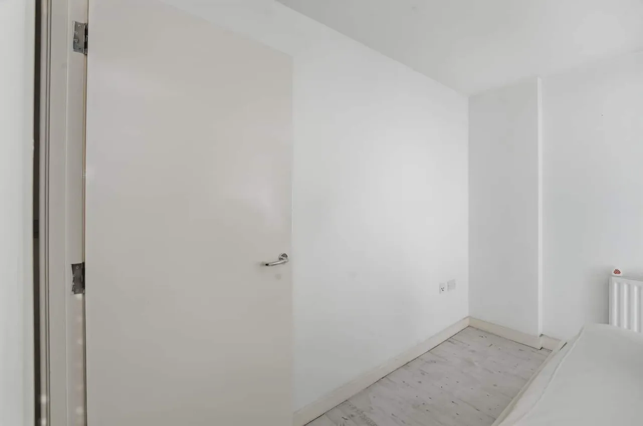 Poplar High Street, London, E14, photo 7