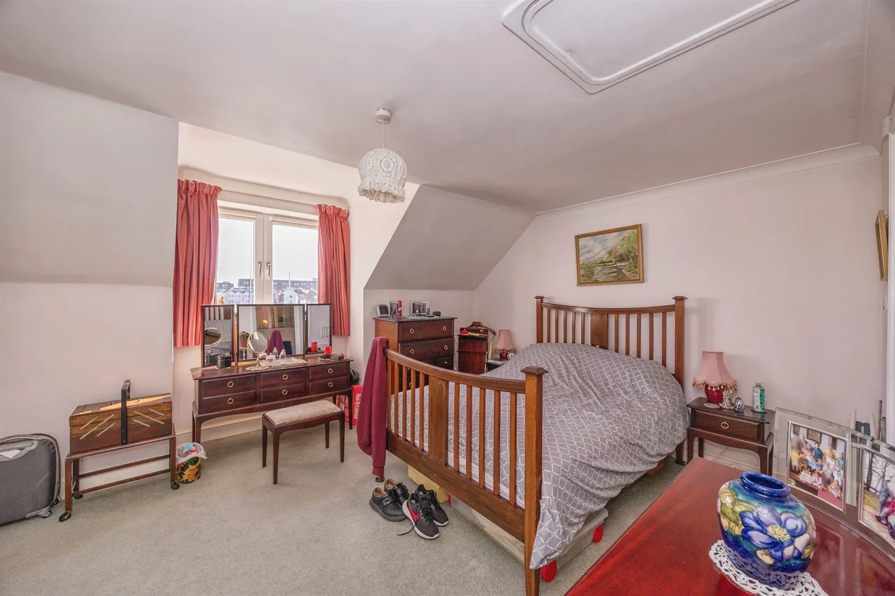Broad Street, Portsmouth, PO1, photo 13