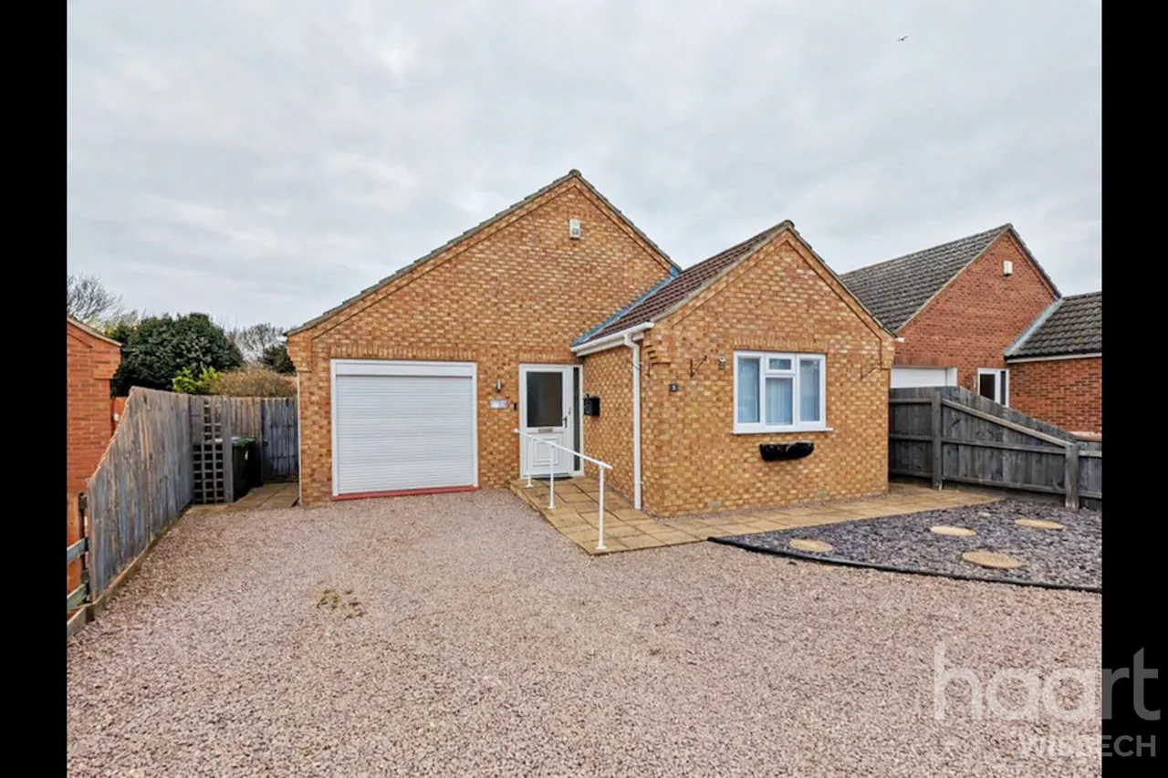 3 bed house for sale, Swan Gardens, Parson Drove, PE13