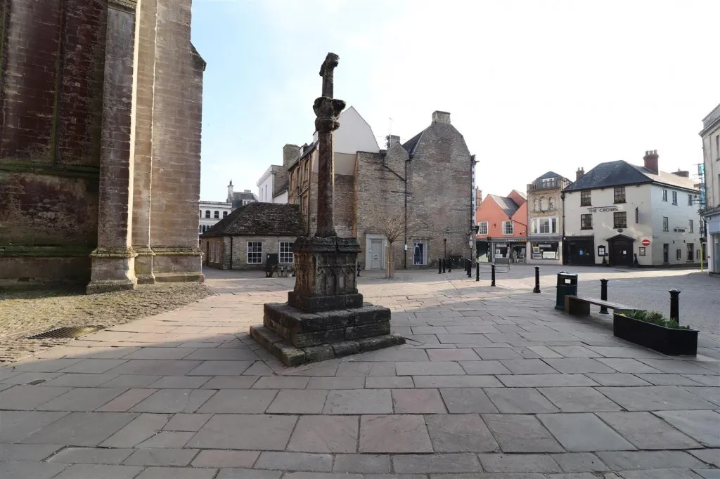 West Market Place, Cirencester, photo 14