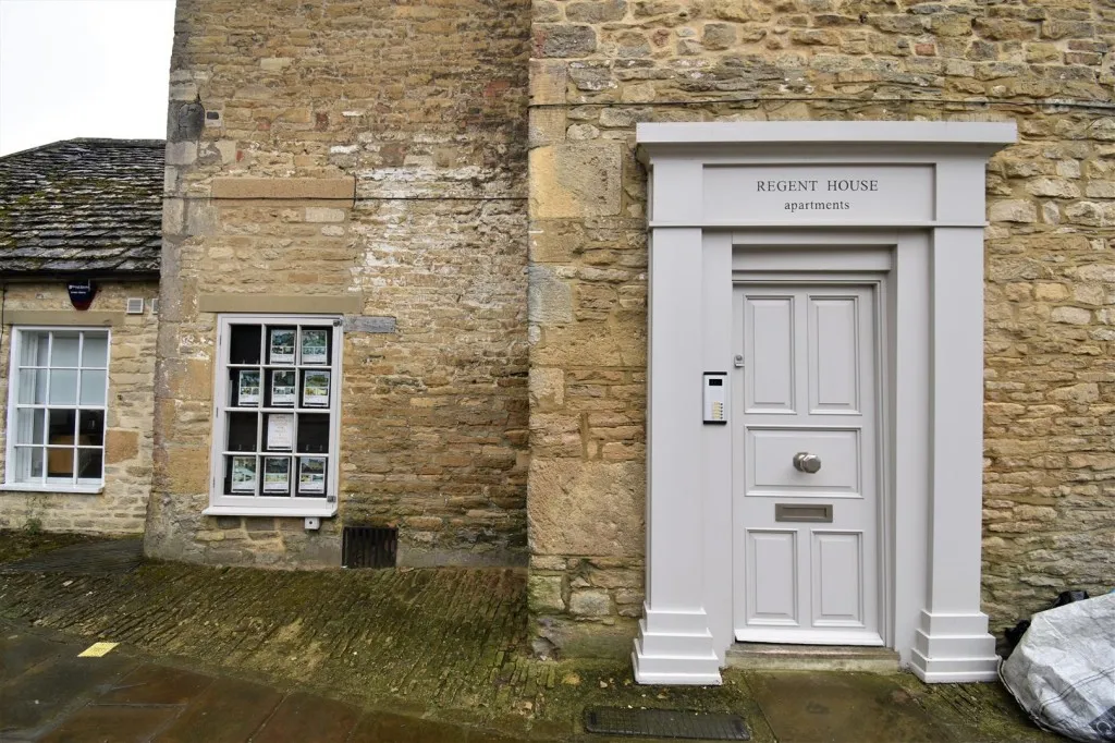 West Market Place, Cirencester, photo 15