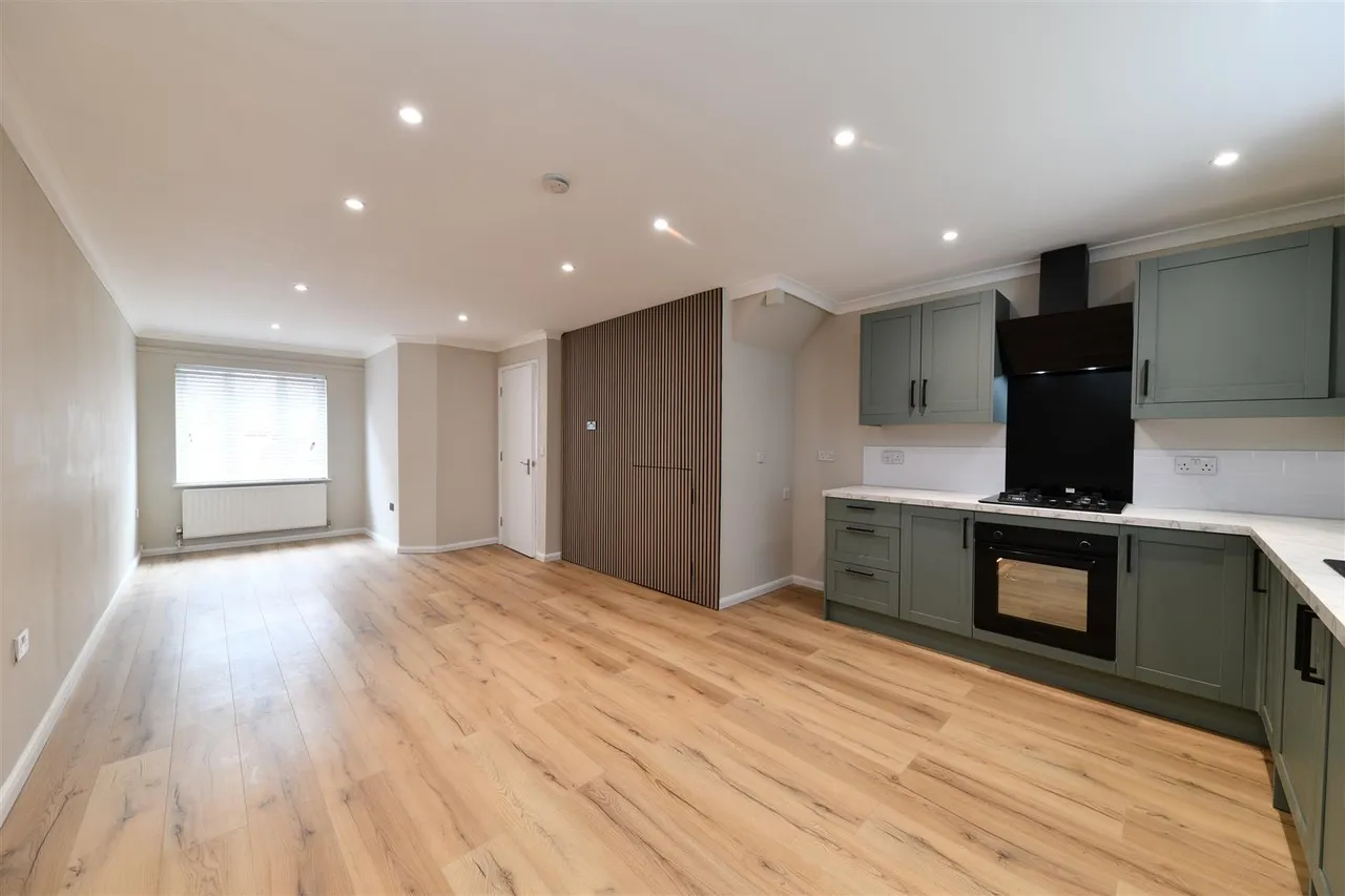 2 bed house for sale — Tates Way, Stevenage, Herts, SG1 4WP