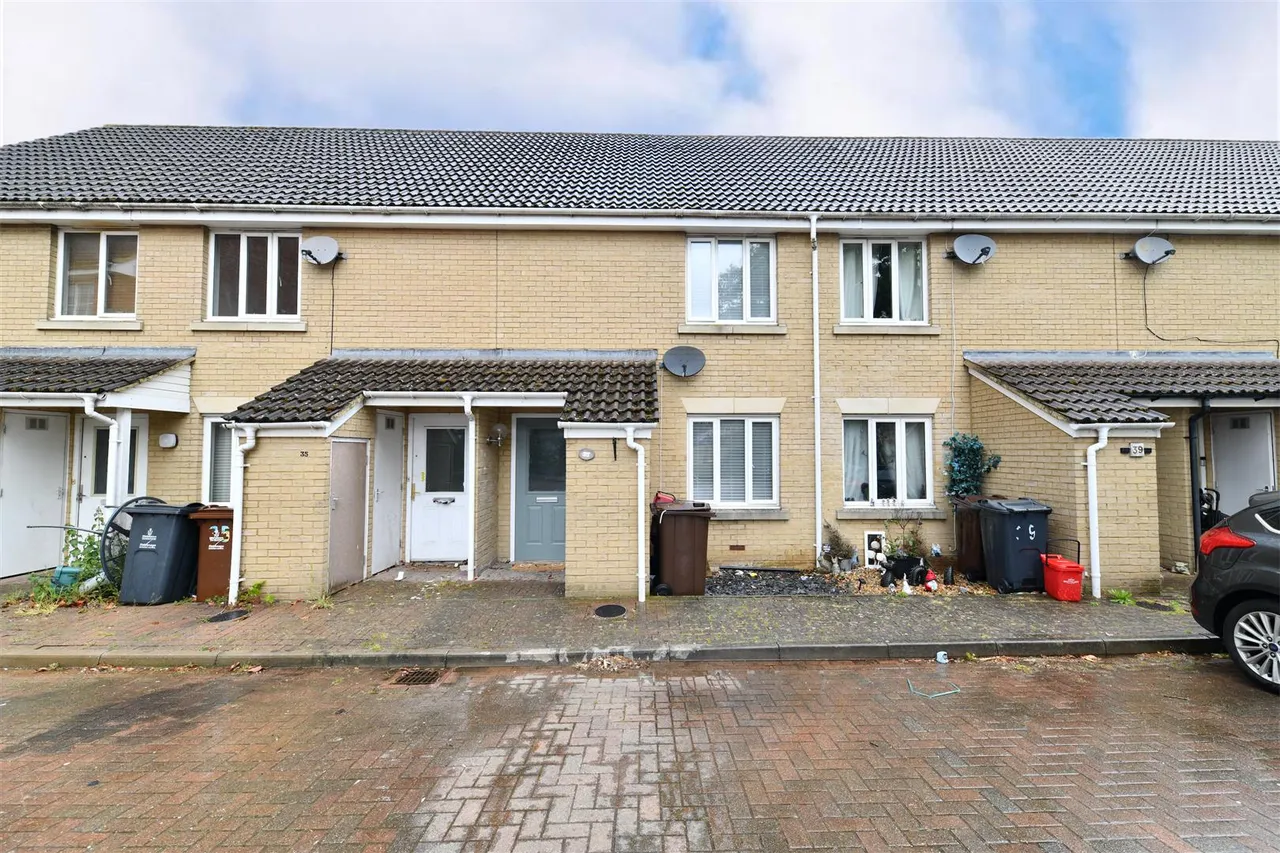 Tates Way, Stevenage, Herts, SG1 4WP, photo 2