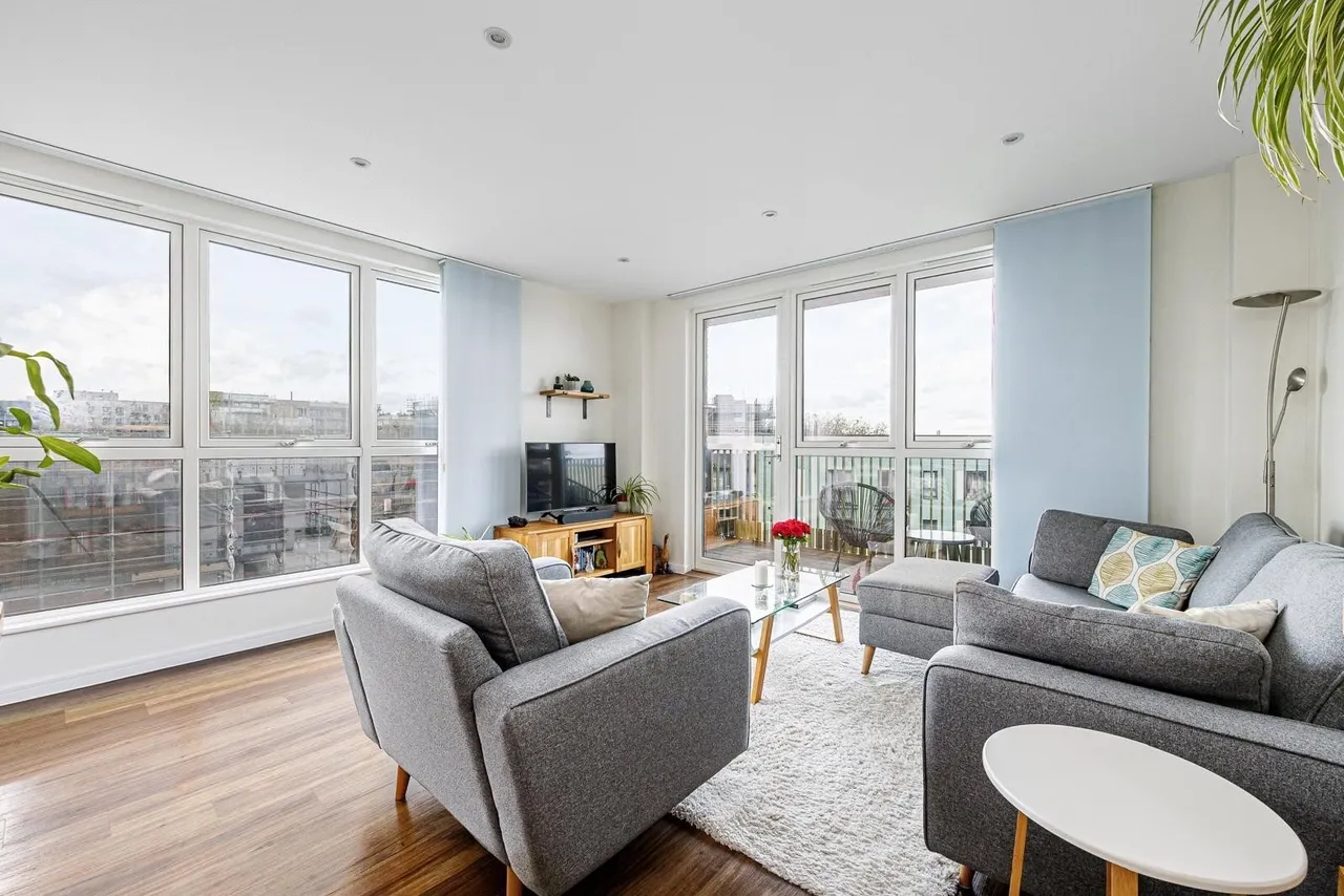 2 bed flat for sale, Palmerston Road, London, W3