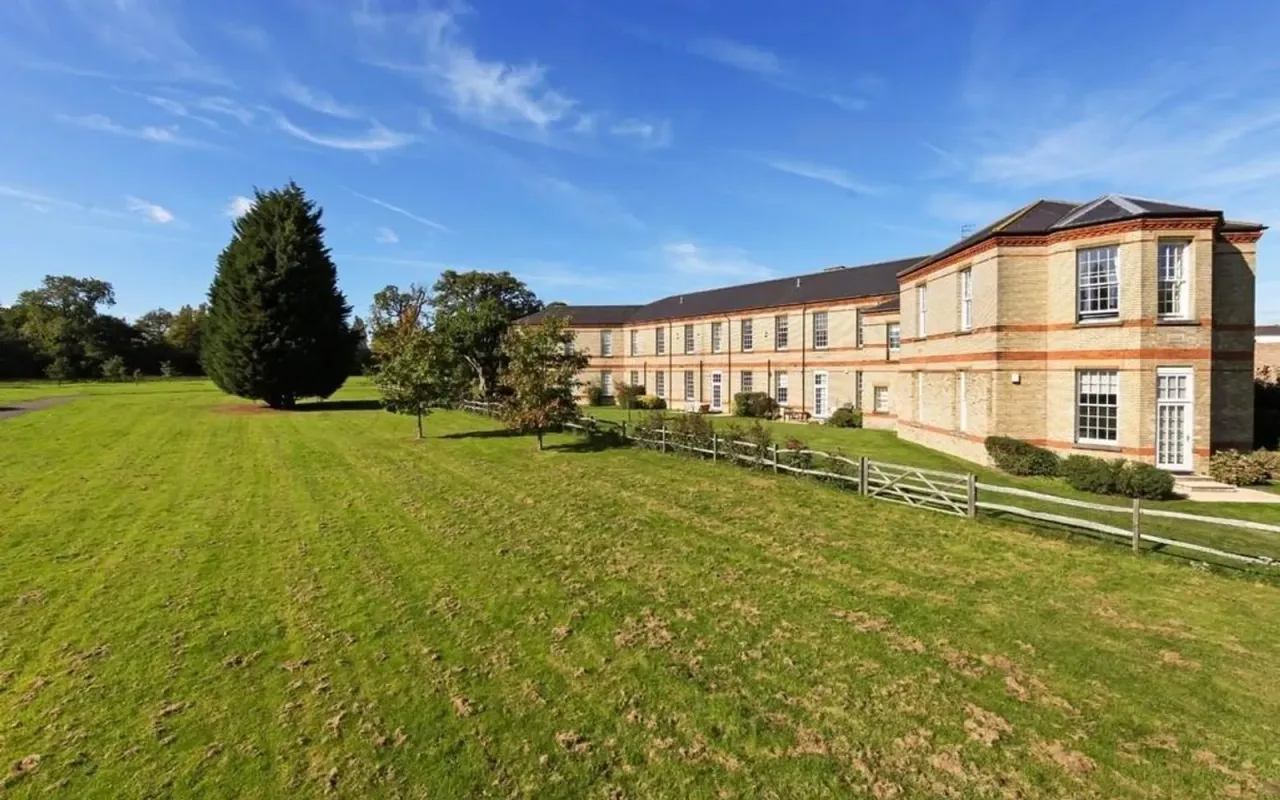 Horton Crescent, Epsom, KT19, photo 2