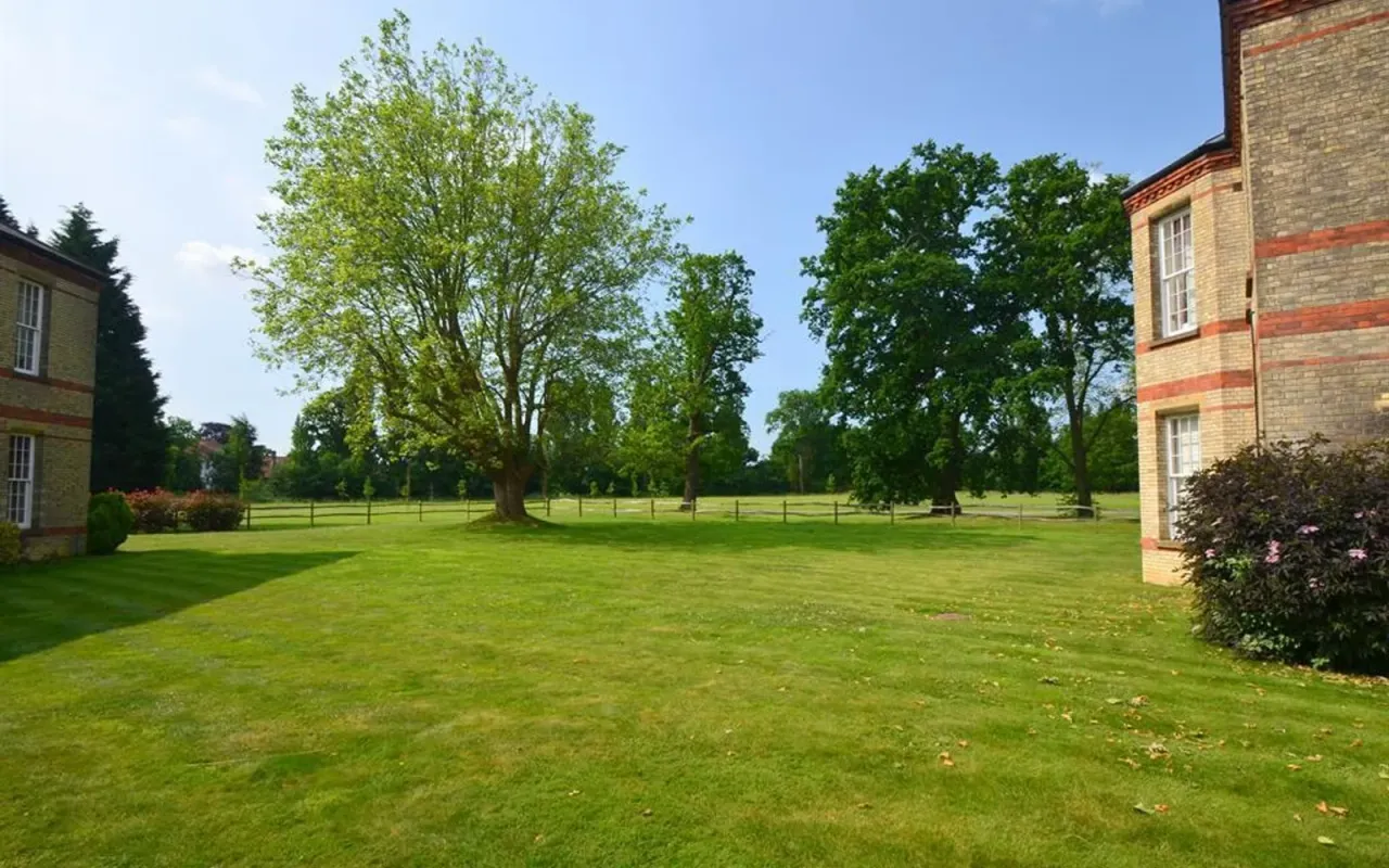 Horton Crescent, Epsom, KT19, photo 3