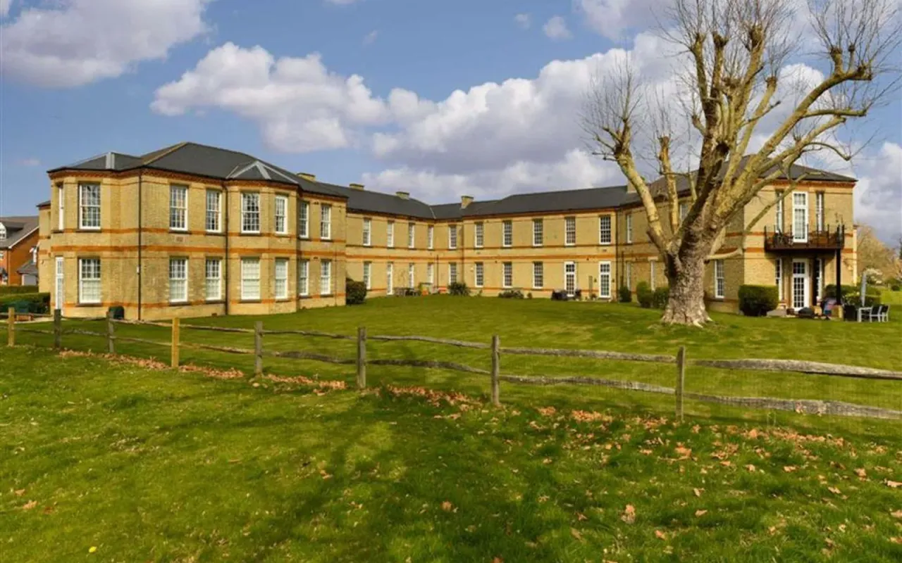 2 bed property for sale — Horton Crescent, Epsom, KT19