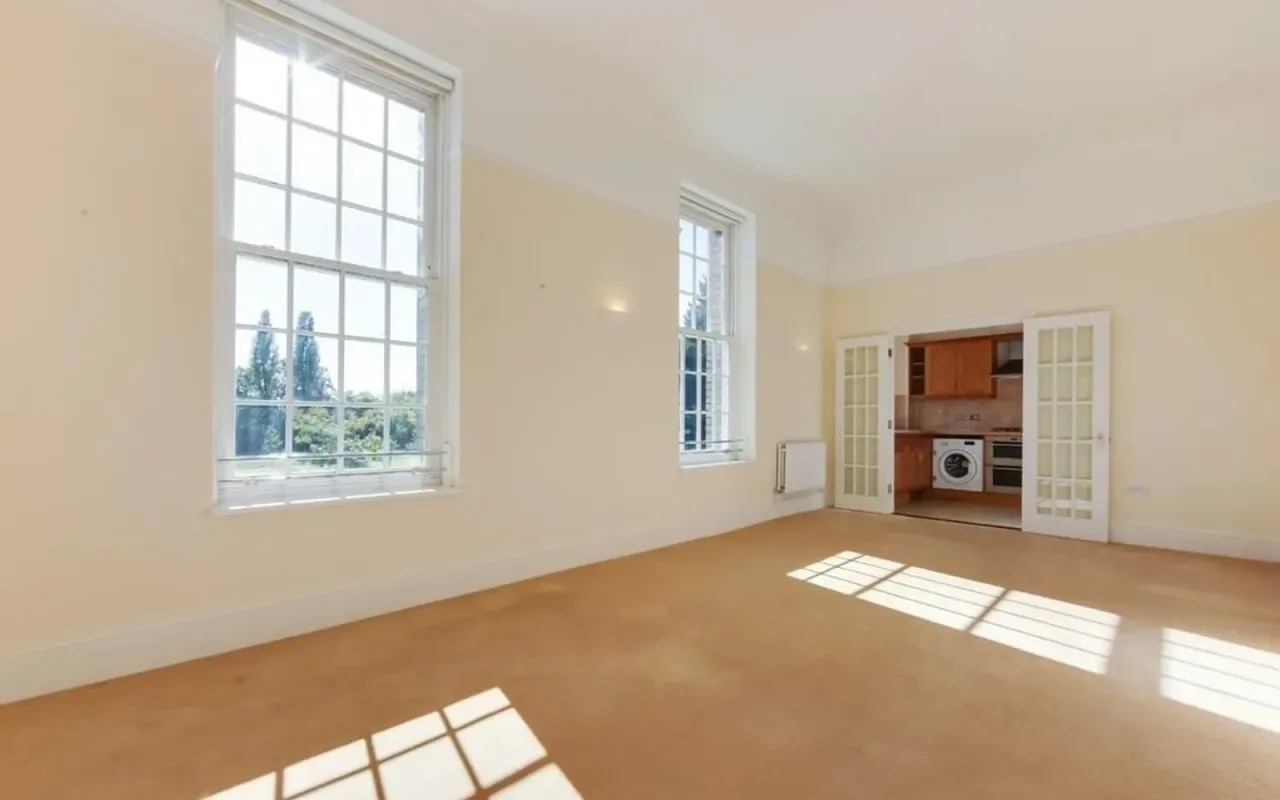 Horton Crescent, Epsom, KT19, photo 4
