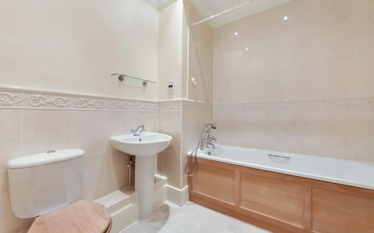Horton Crescent, Epsom, KT19, photo 9