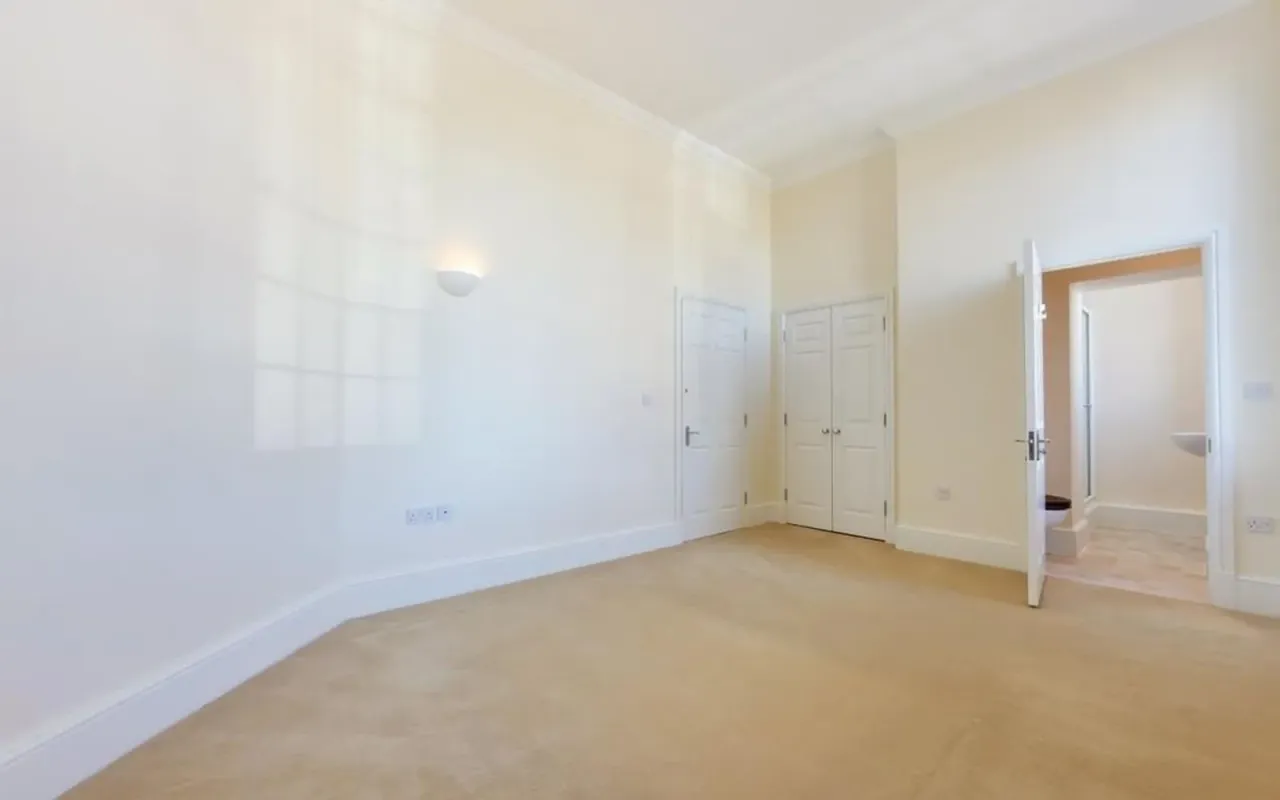 Horton Crescent, Epsom, KT19, photo 6
