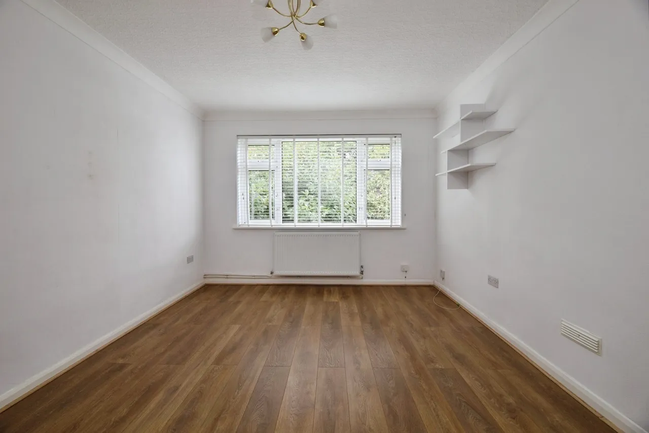 Beehive Lane, Ilford, IG4, photo 3