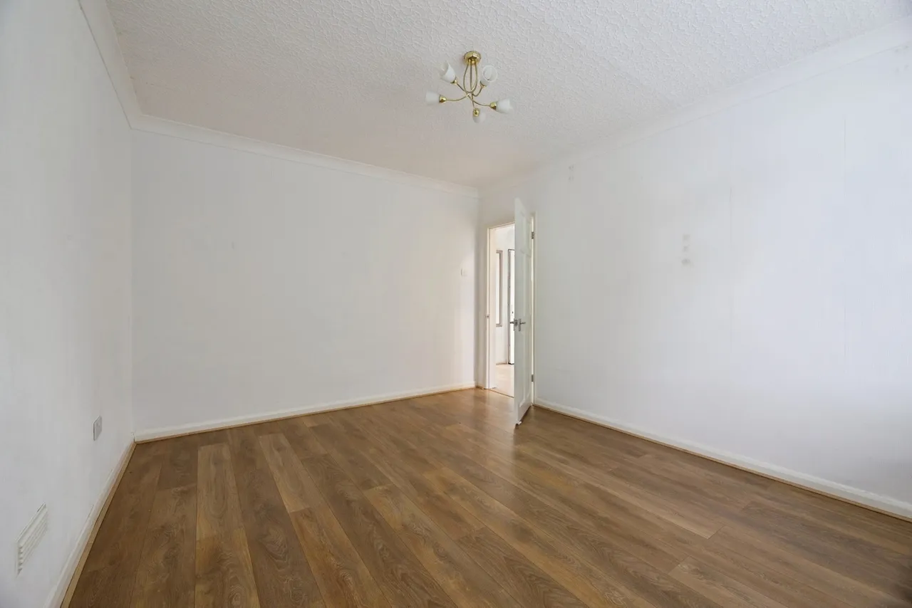 Beehive Lane, Ilford, IG4, photo 5