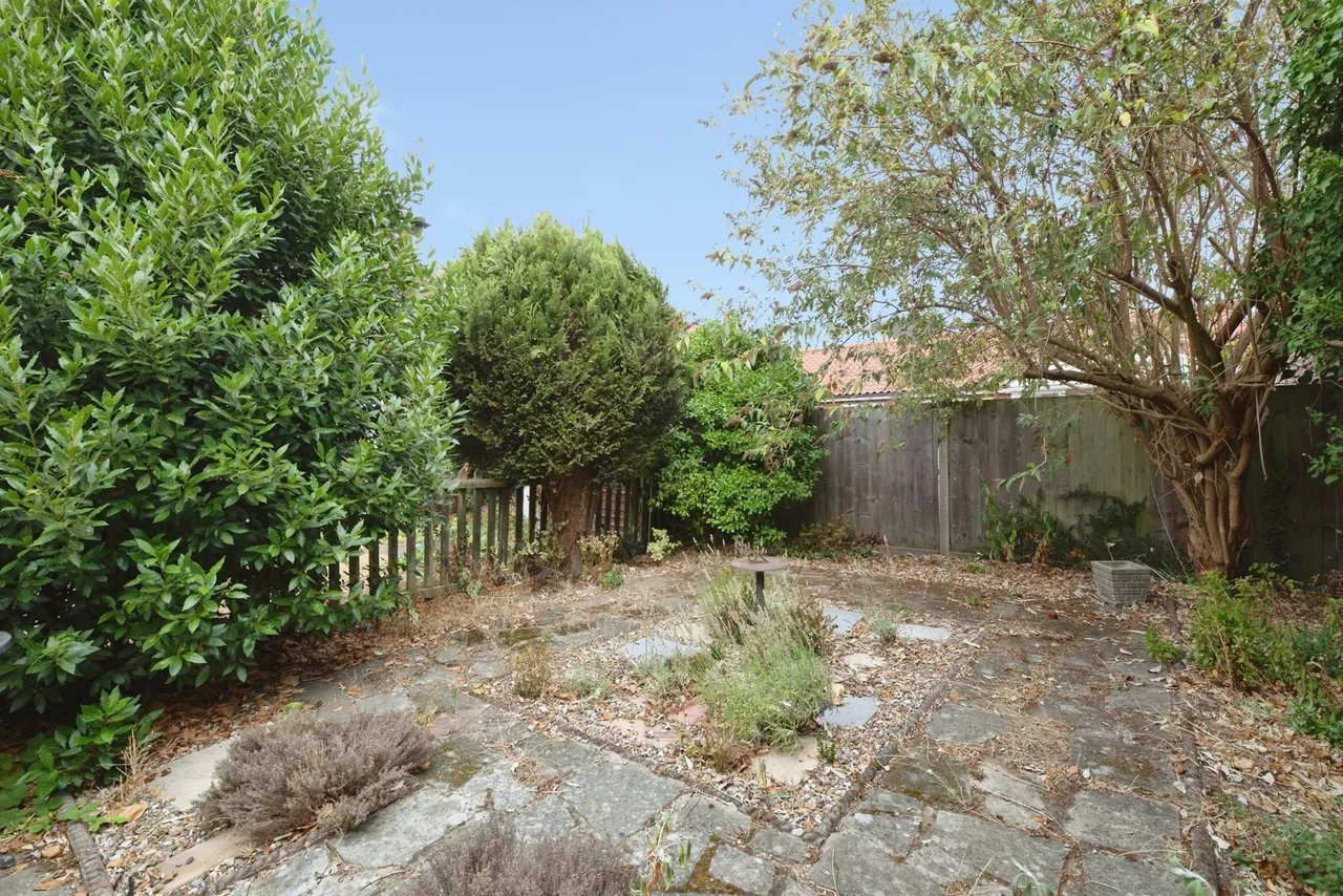 Beehive Lane, Ilford, IG4, photo 13