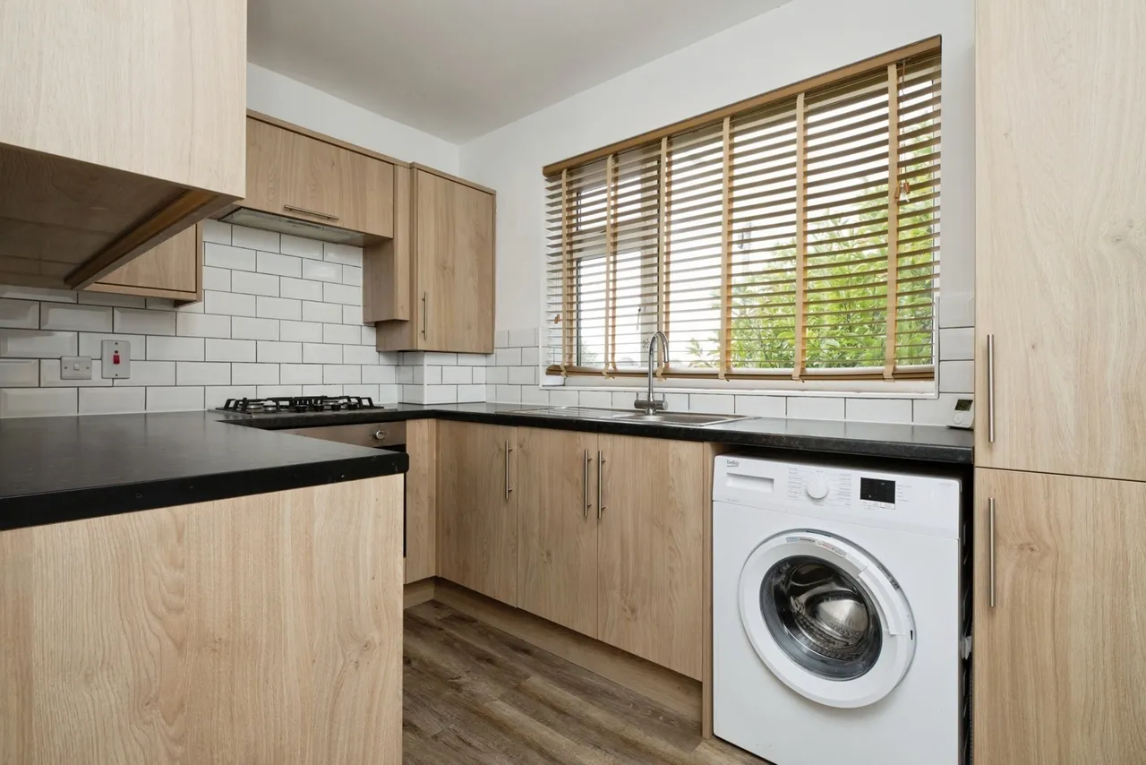 Beehive Lane, Ilford, IG4, photo 6
