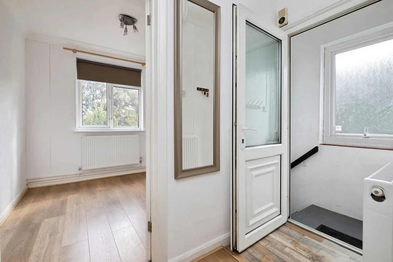 Beehive Lane, Ilford, IG4, photo 2