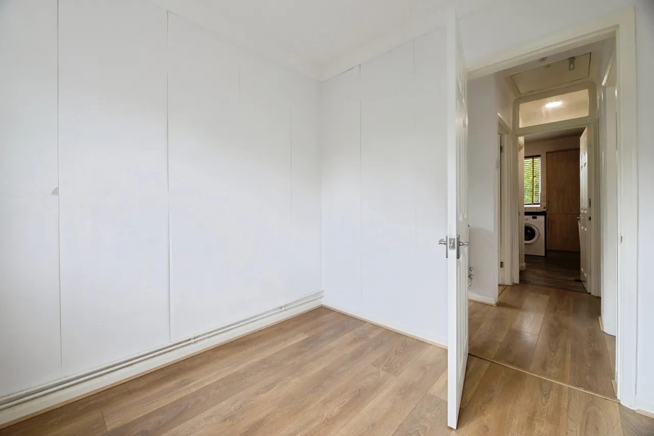 Beehive Lane, Ilford, IG4, photo 10