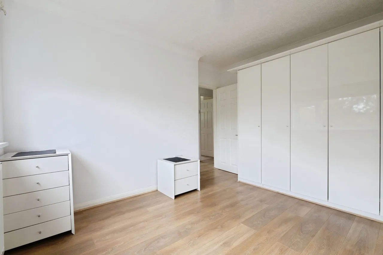 Beehive Lane, Ilford, IG4, photo 9
