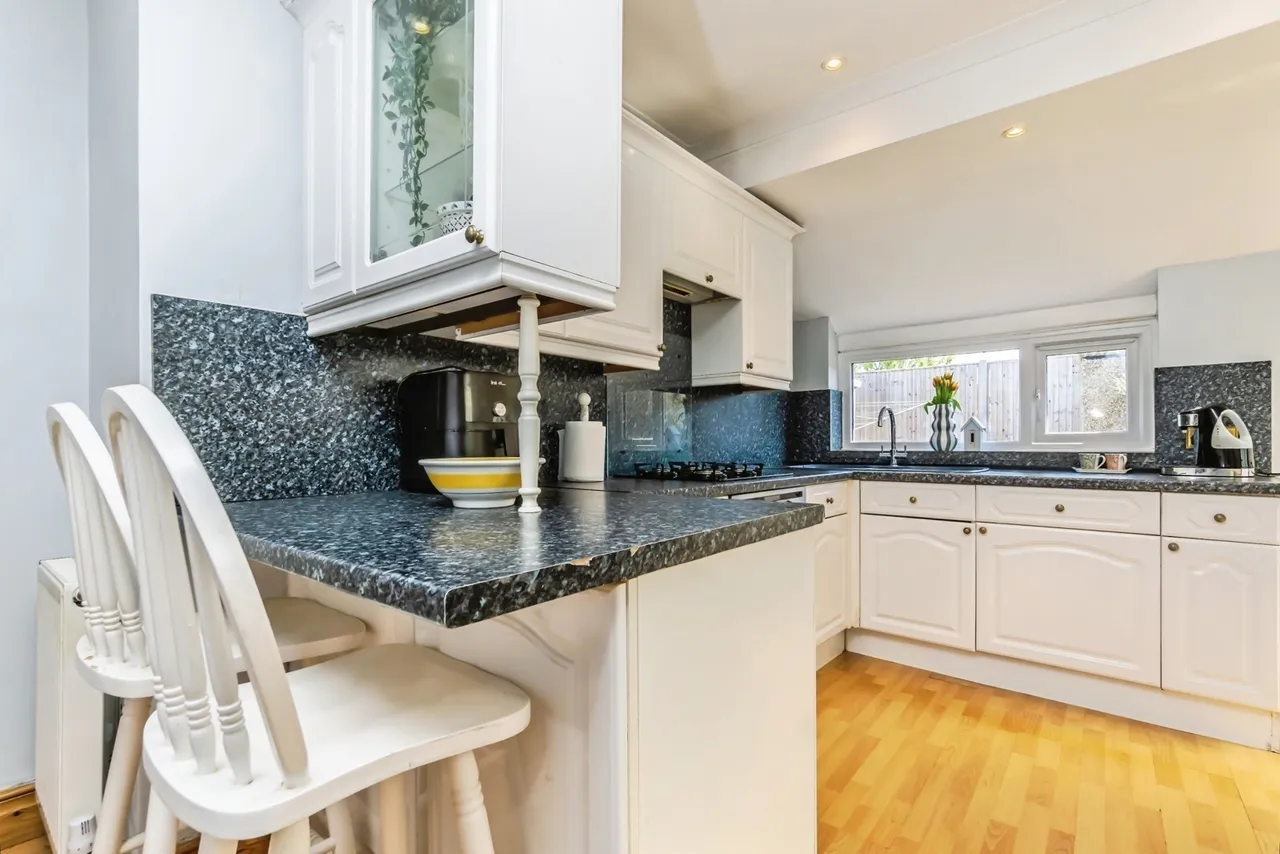 Sunny Rise, Chaldon, Caterham, Surrey, CR3, photo 9