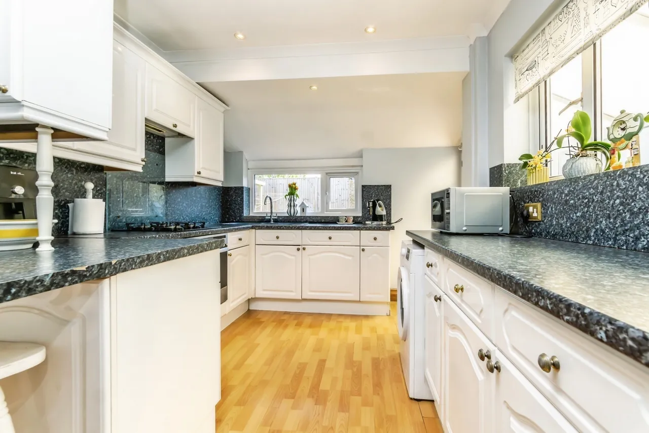 Sunny Rise, Chaldon, Caterham, Surrey, CR3, photo 17