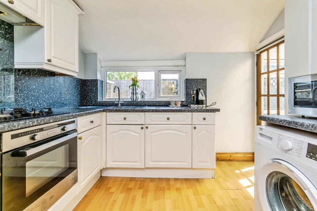 Sunny Rise, Chaldon, Caterham, Surrey, CR3, photo 4