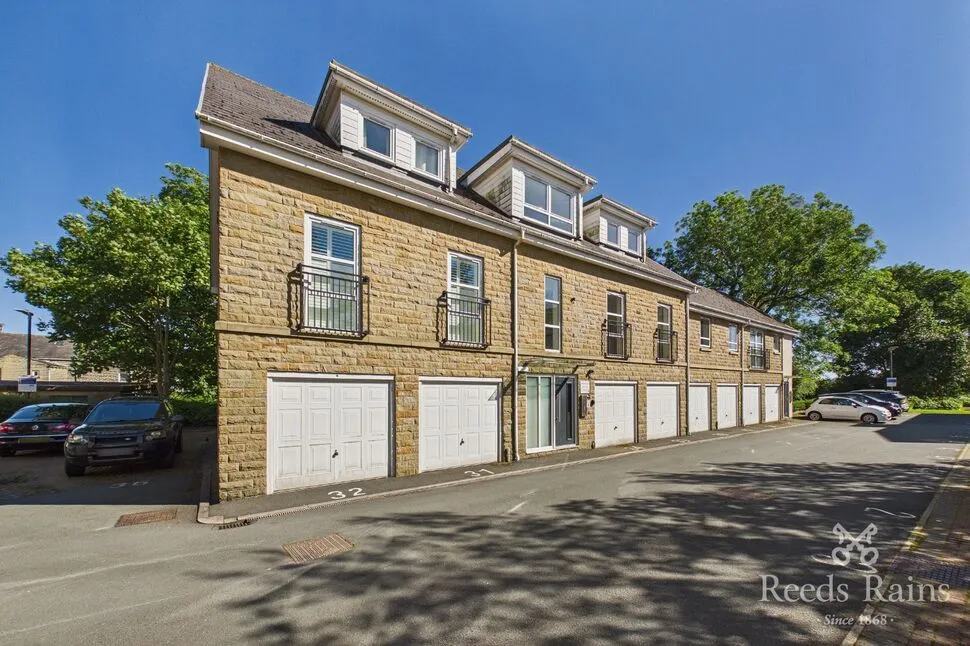 Albert Promenade, Halifax, West Yorkshire, HX3, photo 2