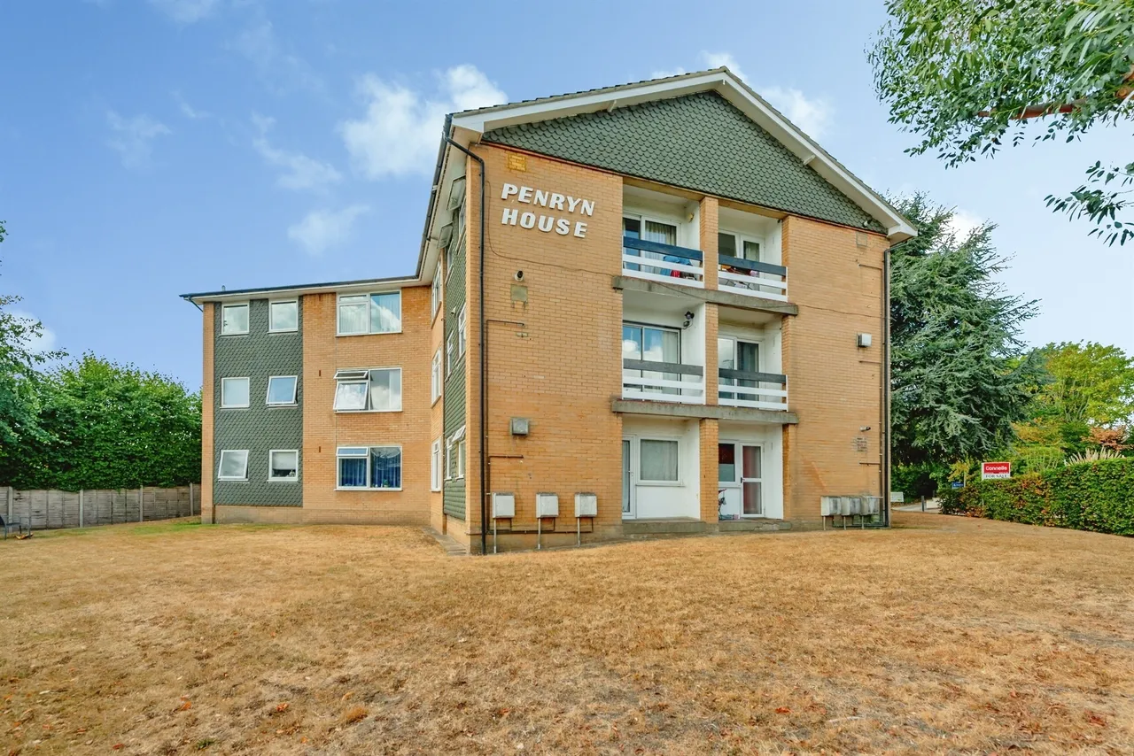 1 bed flat for sale — London Road, Redhill