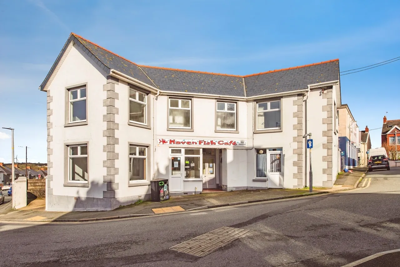 2 bed commercial for sale, Nantucket Avenue, Milford Haven, SA73