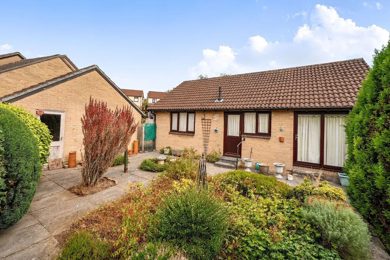 Paray Drive, Wells, BA5, photo 13