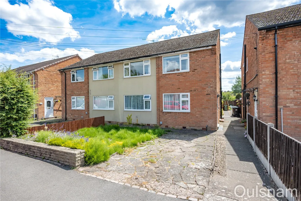 2 bed flat for sale — Willow Road, Bromsgrove, Worcestershire, B61 8PL