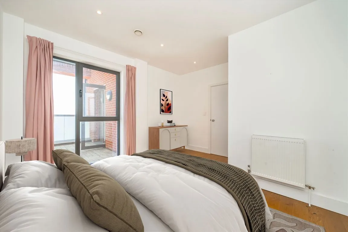 Salisbury Street, W3, photo 4
