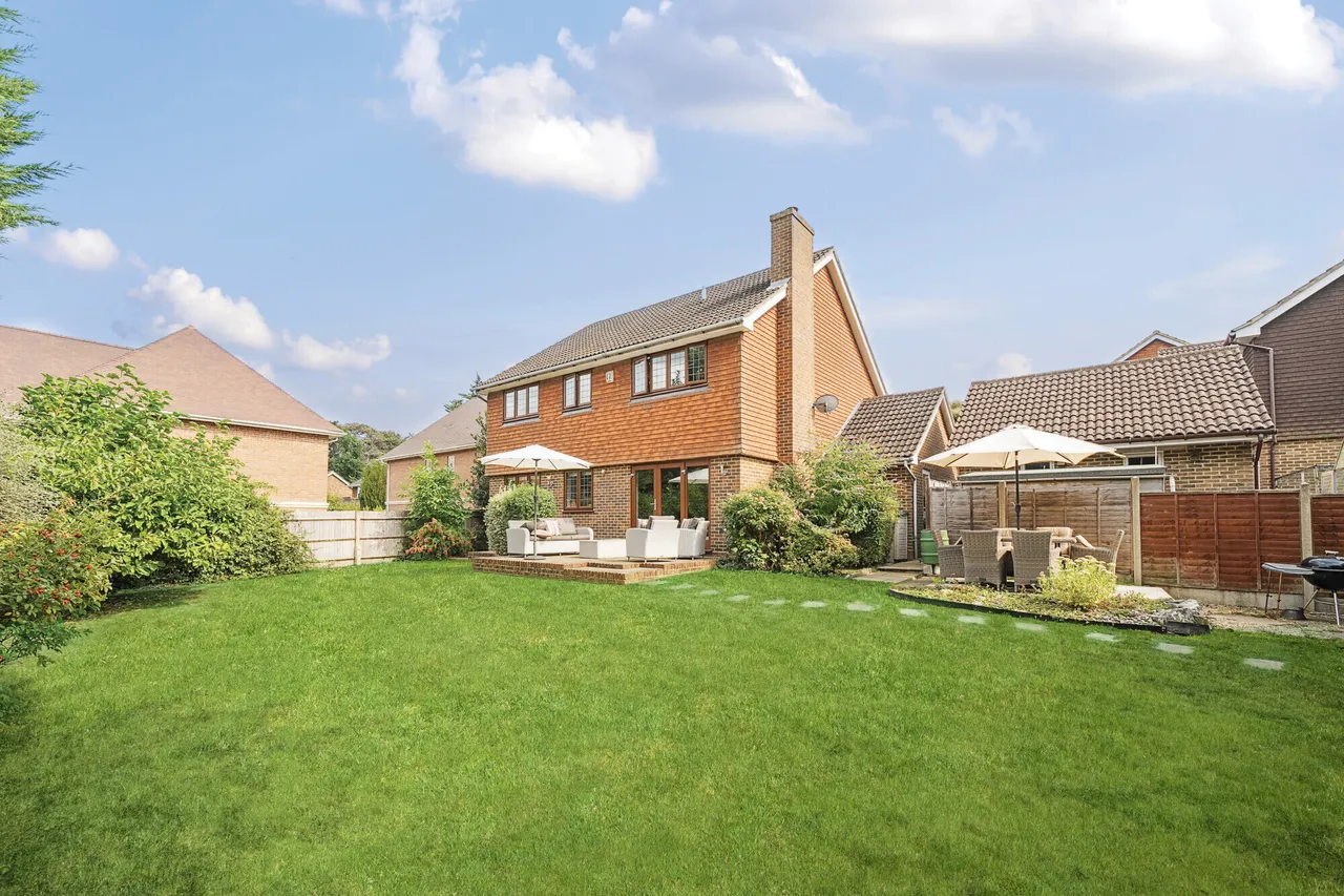 Oaklands, Leatherhead, KT22, photo 2