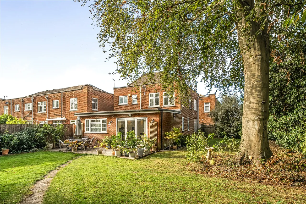 Azalea Walk, Pinner, HA5, photo 19