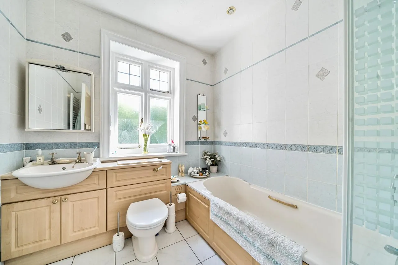 Talbot Avenue, BH3, photo 35