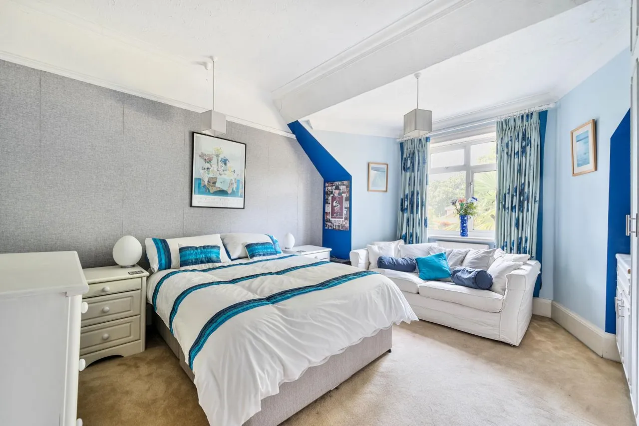 Talbot Avenue, BH3, photo 32