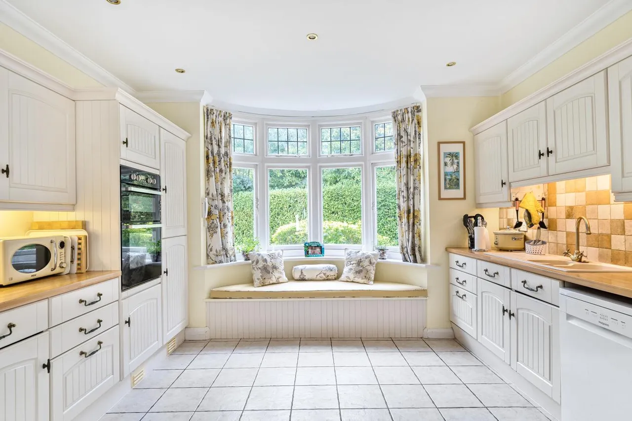 Talbot Avenue, BH3, photo 19