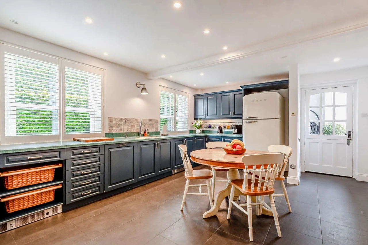 Church Street, Crondall, GU10, photo 13