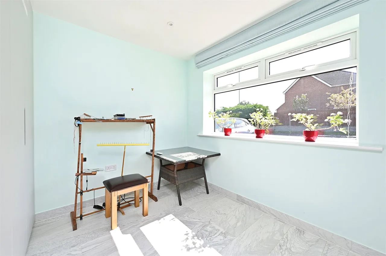 Somerville Crescent, Yateley, Hampshire, GU46 6XE, photo 11