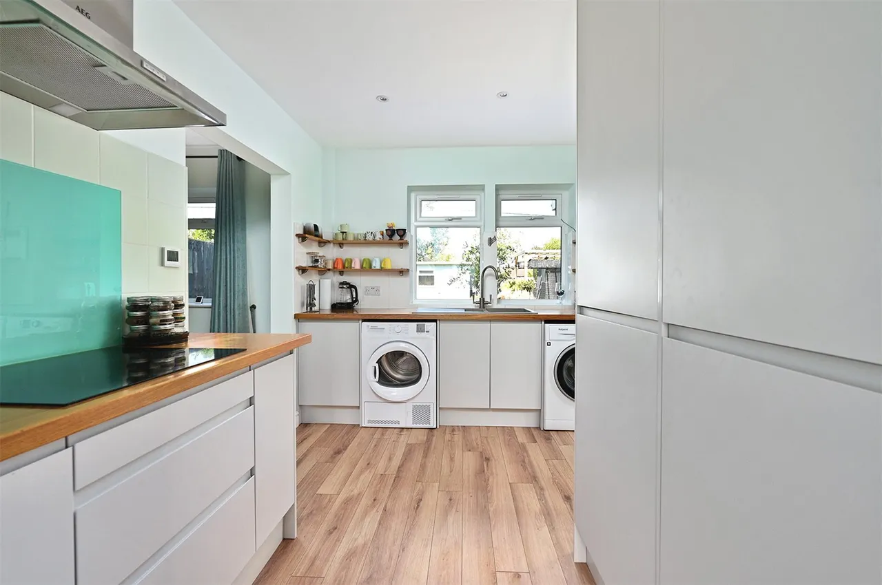 Somerville Crescent, Yateley, Hampshire, GU46 6XE, photo 3