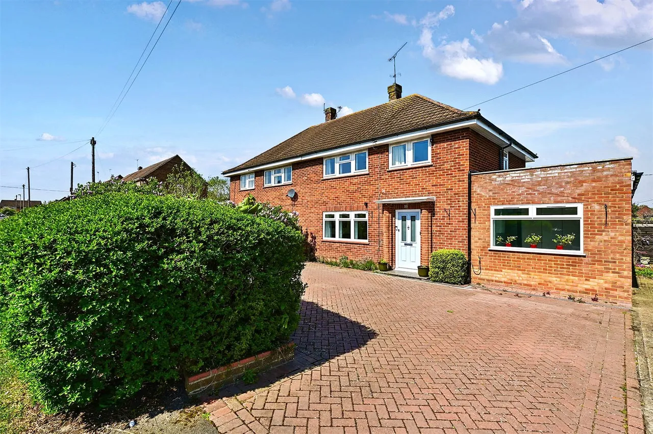 3 bed house for sale — Somerville Crescent, Yateley, Hampshire, GU46 6XE