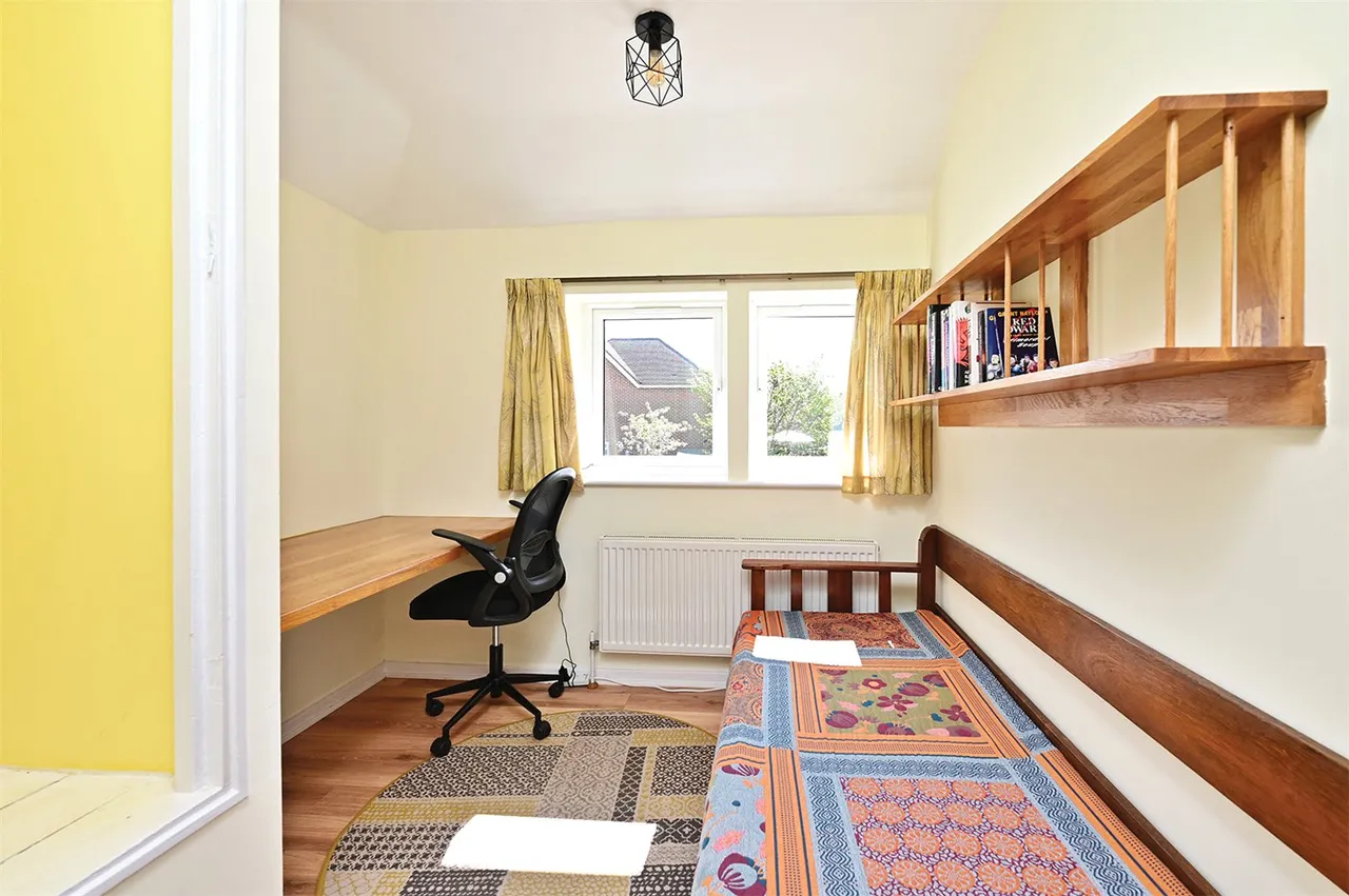 Somerville Crescent, Yateley, Hampshire, GU46 6XE, photo 13