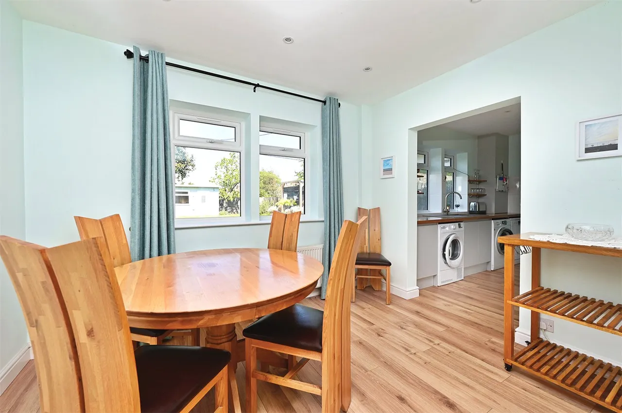 Somerville Crescent, Yateley, Hampshire, GU46 6XE, photo 7