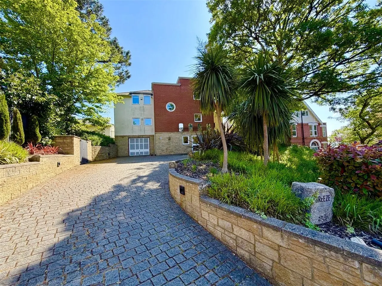 2 bed flat for sale — 8 Belle Vue Road, Lower Parkstone, Poole, BH14