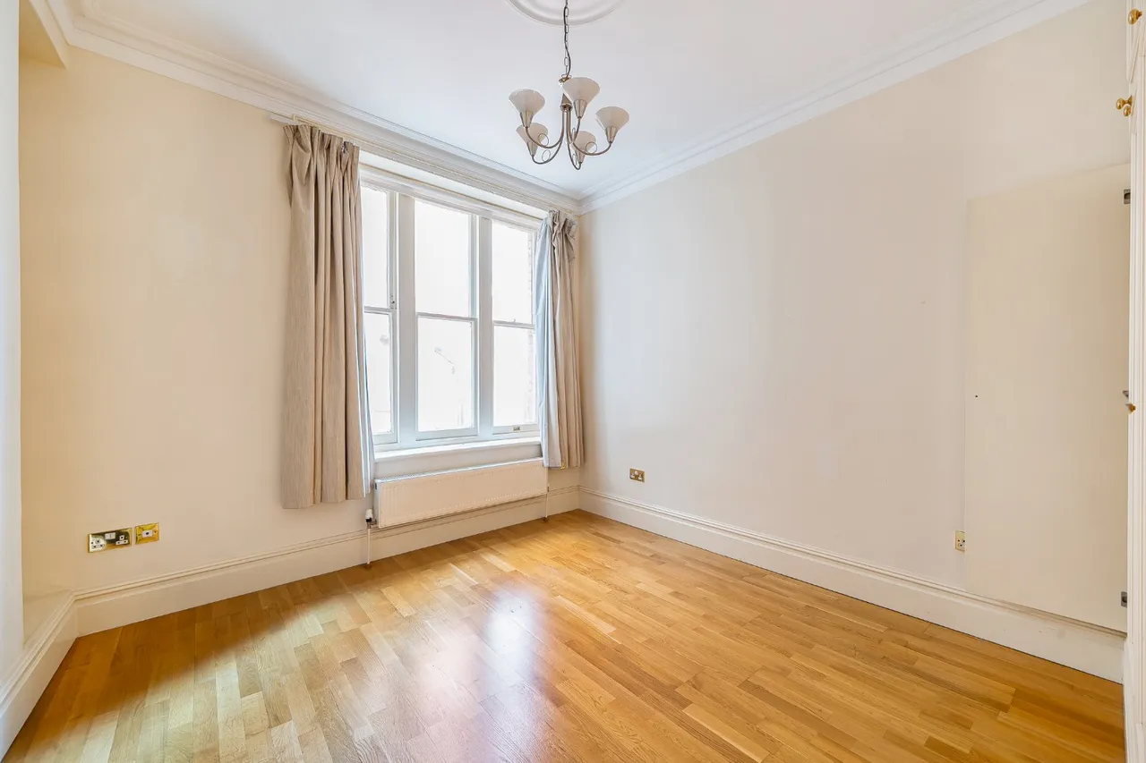 Finchley Road, London, NW3, photo 16